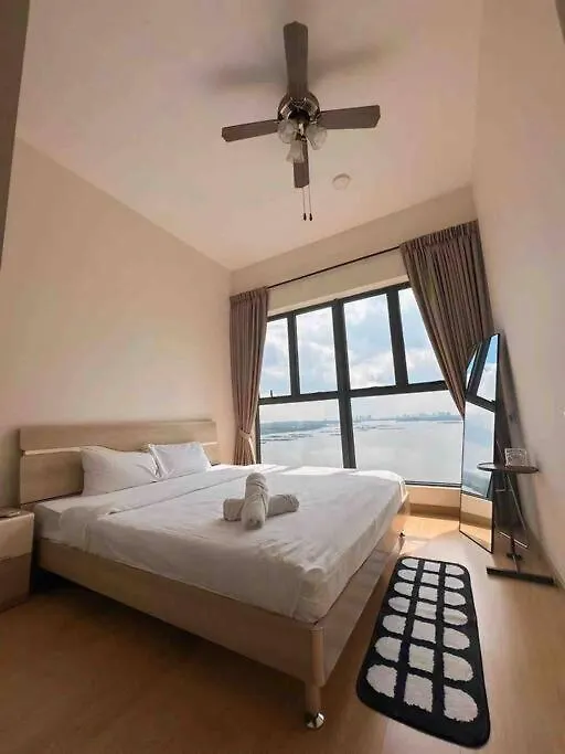Invincible Seaview Comfy 2B Netflix Country Garden Apartment Johor Bahru 0*,  Malaysia
