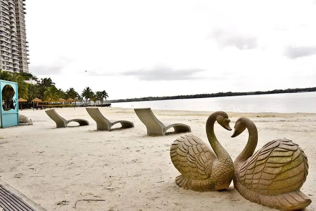 Invincible Seaview Comfy 2B Netflix Country Garden Apartment Johor Bahru 0*,  Malaysia